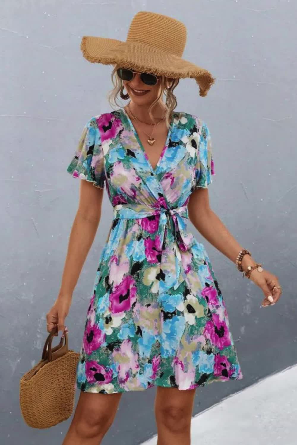 "Elevate your summer style with this Women's Floral Short Sleeve V-Neck Holiday Dress. Featuring a charming floral pattern and flattering V-neckline, it exudes effortless elegance. Perfect for sunny holidays and leisurely days, this dress combines comfort and chic appeal for a timeless summer look.''