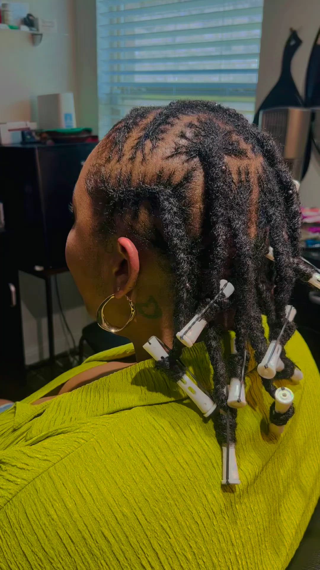 Unveiling a fresh twist 🌀: Excited to share my first braid-out on sisterlocks! #sisterlocksjourney #braidout #sisterlockbraidout #sisterlocksstyle #sisterlockupdate #naturalhairjourney #sisterlocs #sisterlocation #locs #locstyles #oneyearanniversary #oneyearin #Retightened #hairlove Subscriber Goal : 2000 C O N N E C T x Instagram : https://instagram.com/brownandconfidentllc?igshid=YjNmNGQ3MDY= xWebsite : Brownandconfident.com B U S I N E S S I N Q U I R I E S x Email : Conta