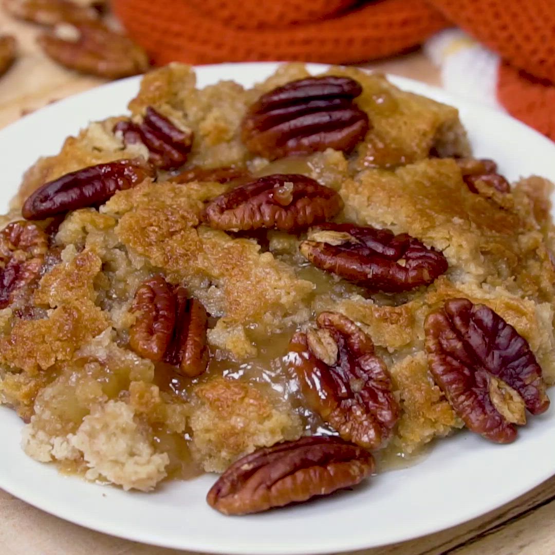 This may contain: caramel apple dump cake on a white plate with the title overlaying it