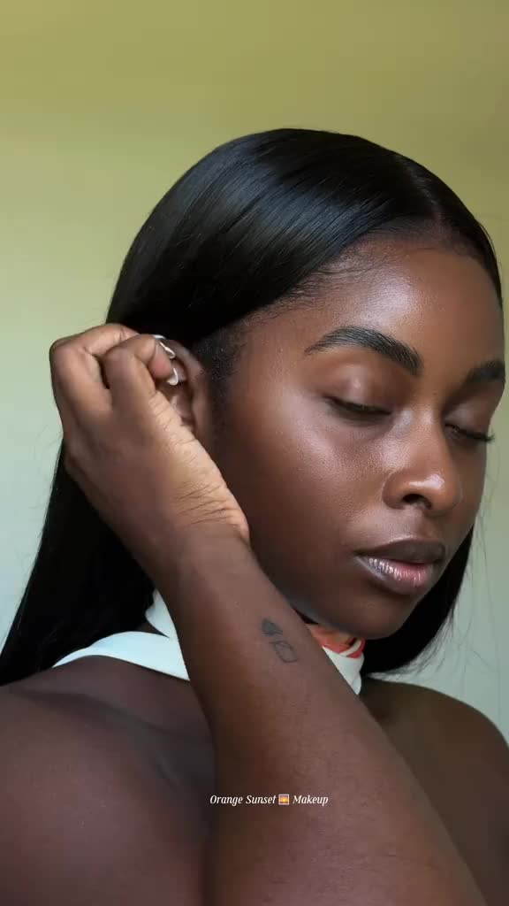 earn how to achieve a simple and chic  makeup look in just a few easy steps! This tutorial is perfect for beginners and anyone looking to enhance their natural beauty with a stylish, effortless glow.  Makeup by: Melisza Mcpherson