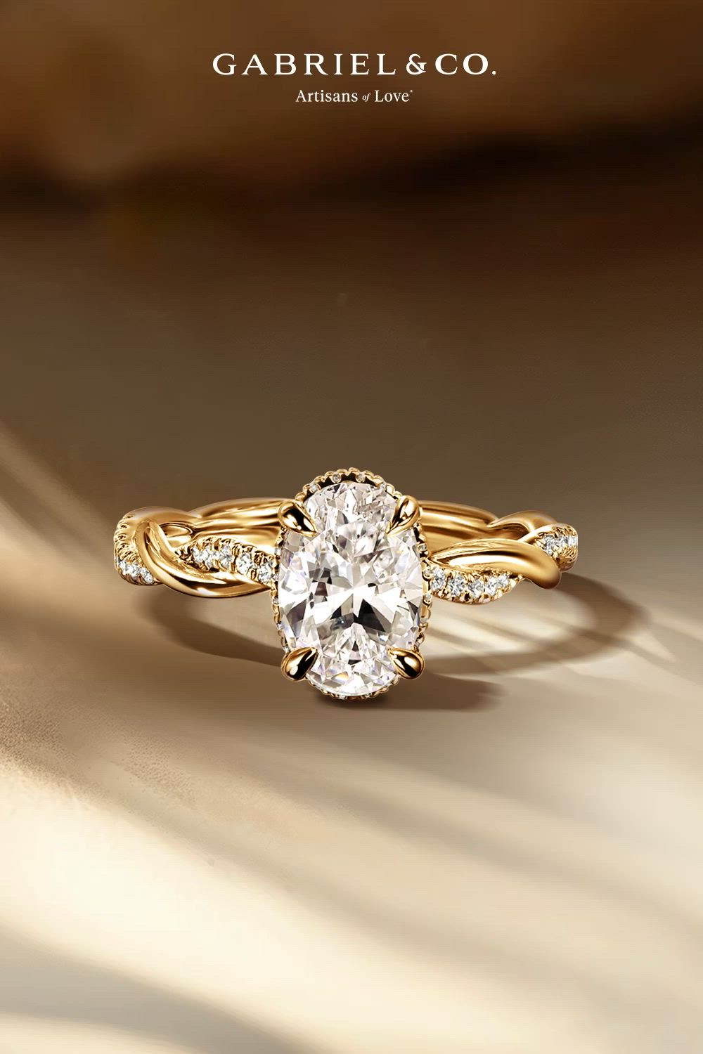 This contains: Ama - 14K Yellow Gold Oval Halo Diamond Engagement Ring
ER16357O6Y44JJ