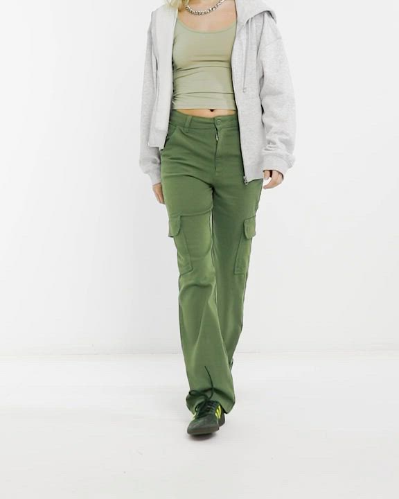 Cargo pants by ASOS DESIGN Make your jeans jealous High rise Belt loops Functional pockets Slim fit