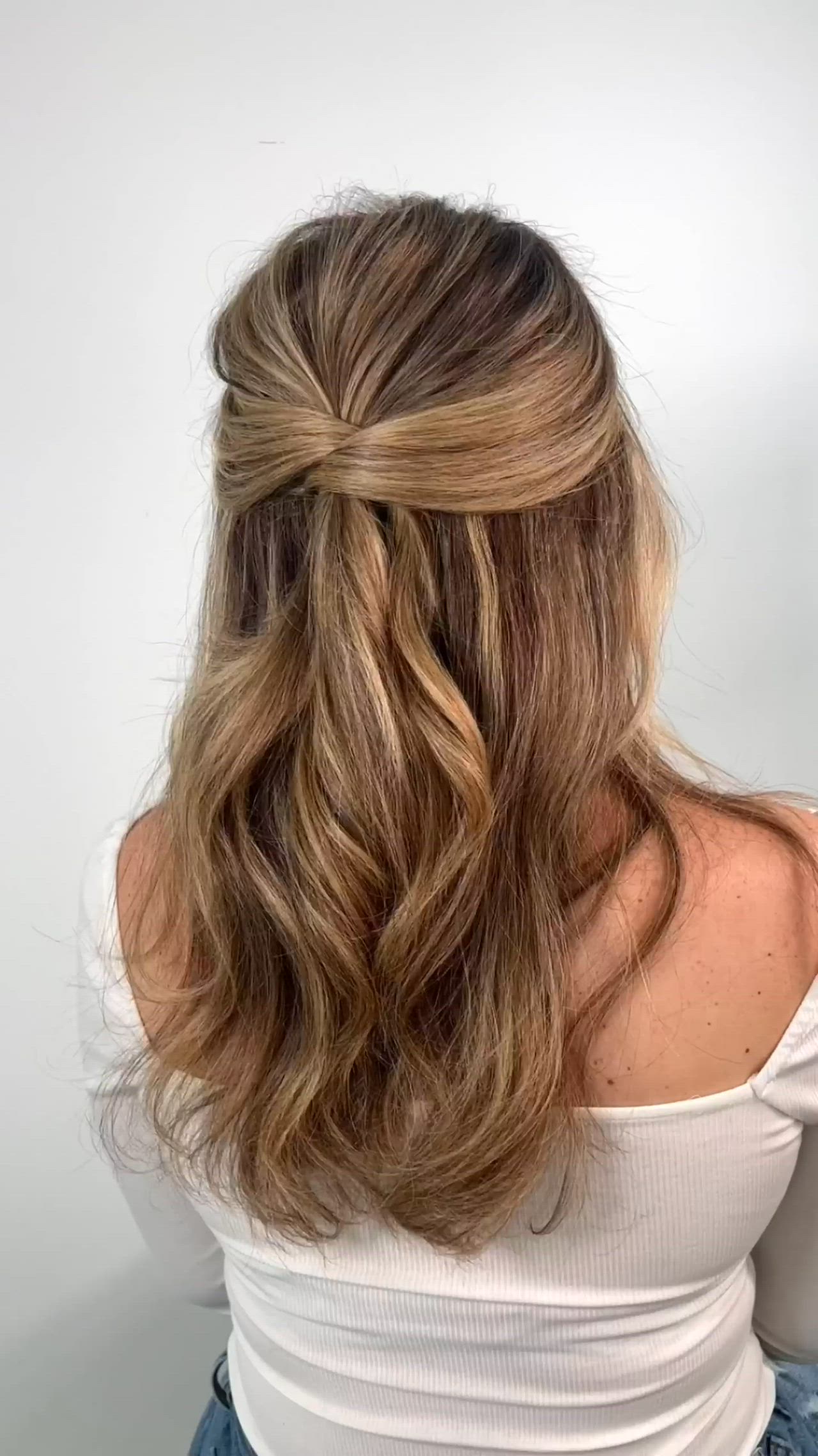 Hey there, brides-to-be!💍 Looking for a creative way to rock your wedding day look? With Cashmere Hair extensions, you can create the perfect half-up that'll turn heads. Follow along and you'll be ready to walk down the aisle in style! FEATURING: Seamless Clip-ins in the shade Rodeo Drive #cashmerehair #hairextensions #wedding #2023wedding #bride #weddinghair #hairstylist #hair #weddingday #halfuphairstyle #weddinghairstyle #bridalhairstyle #extensions #beauty