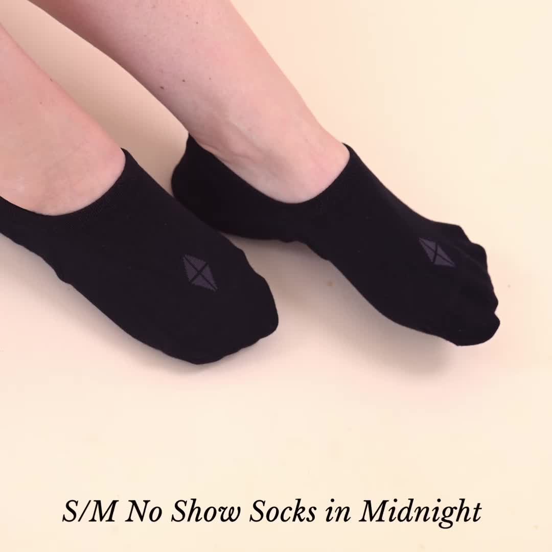 These ultra soft, ultra breathable socks wick away moisture, prevent blisters, and keep your feet comfortable—all while staying neatly tucked out of view. Cut in a no-show style for a sockless look, these bamboo socks guarantee all-day comfort. 80% Rayon made from Bamboo, 17% Polyester, 3% Elastane No-show style 3-pack