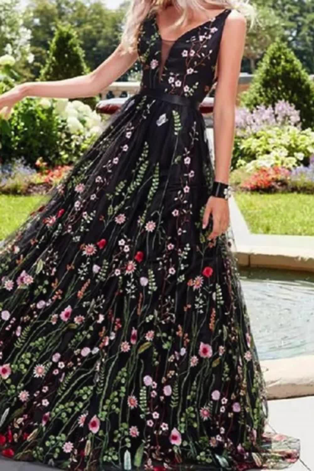 This boho-chic maxi dress features a sexy sleeveless, backless design with a deep-V neckline. Embroidered floral prints add a touch of elegance, making it perfect for parties and special occasions.