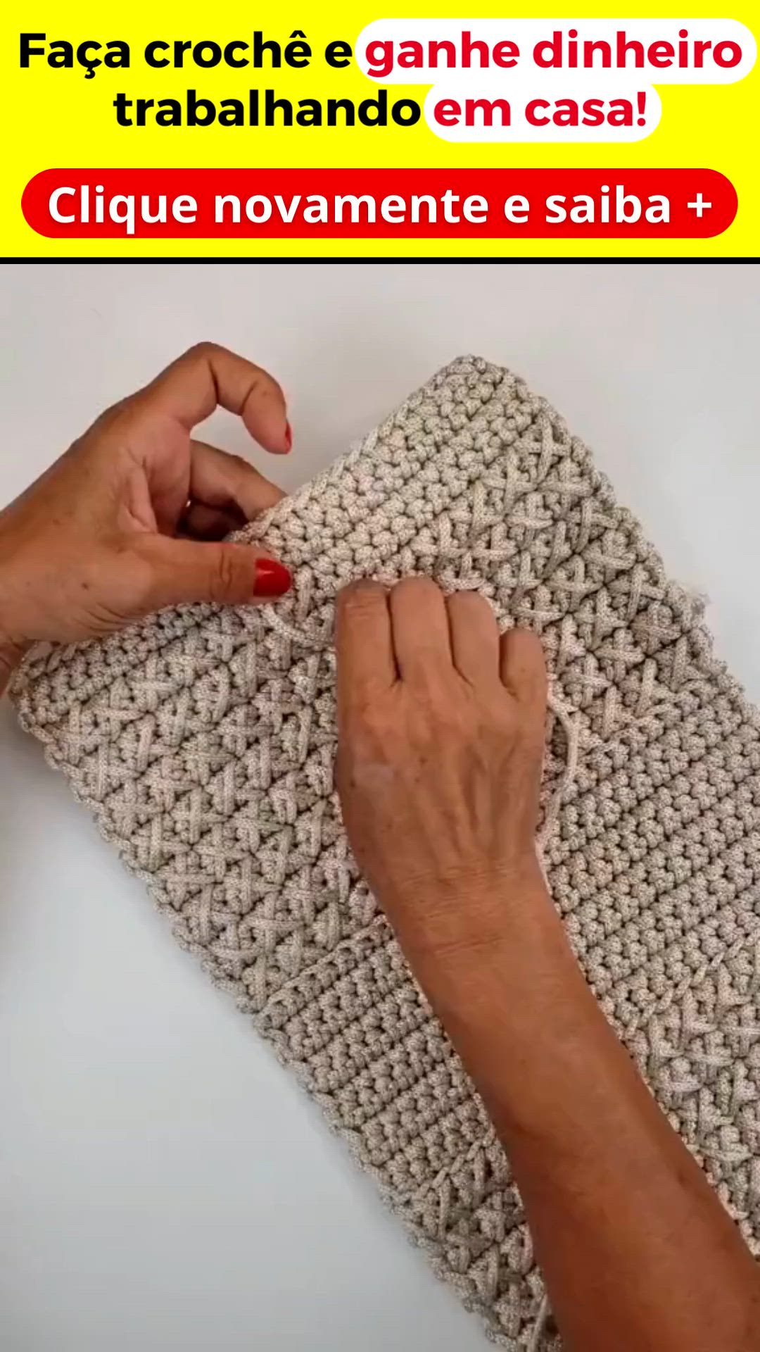 This may contain: two hands crocheting together on top of a white surface with the words, faca croche e gane dinheio trabhando em casa