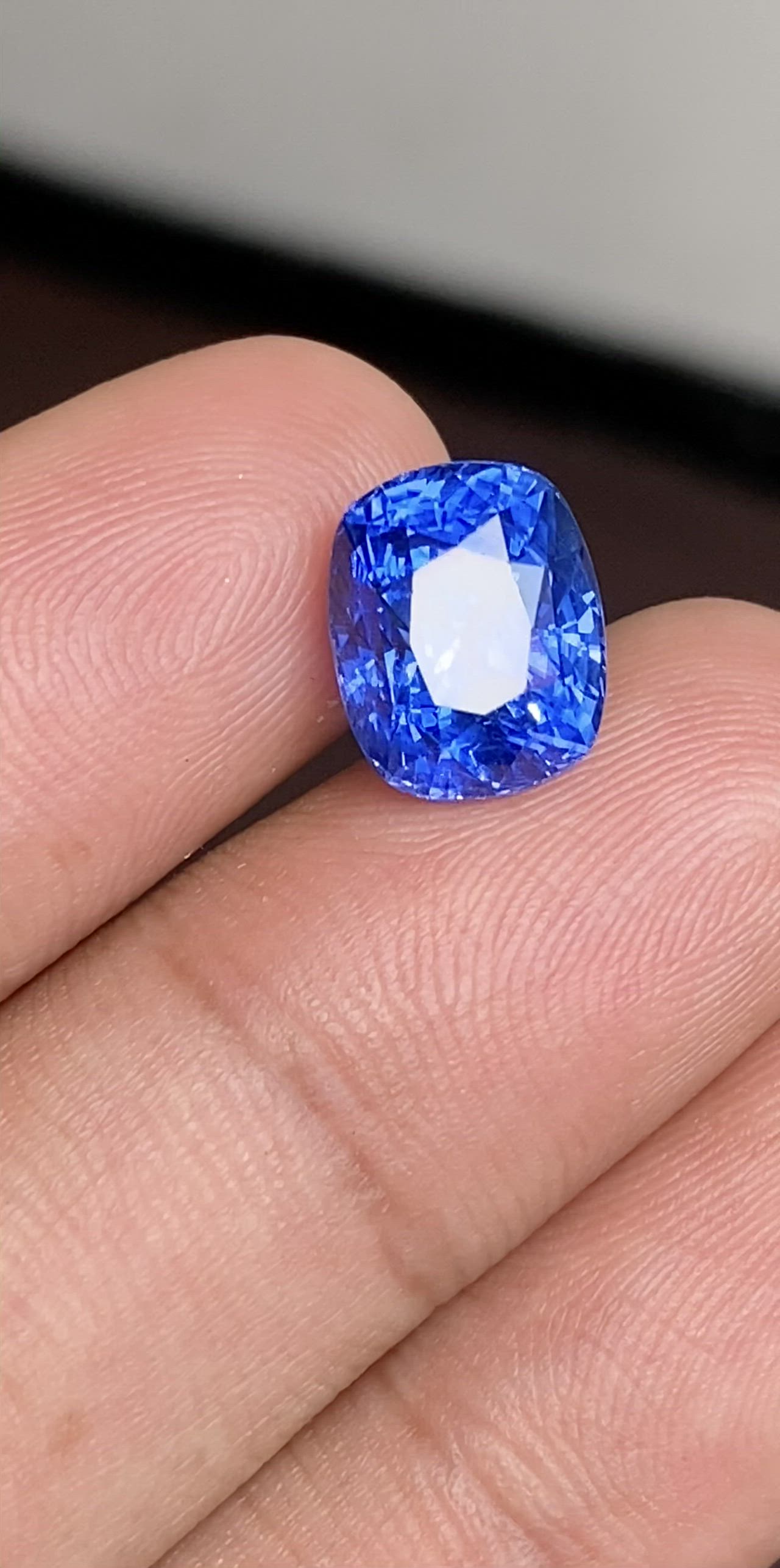 This contains an image of: 8 Ct Cornflower Blue Ceylon Sapphire