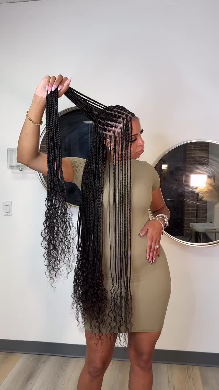 Small medium Knotless goddess braids by HOUSTON BRAIDER Hairstylist: @houstonbraidstyle (IG) #braidstyles #braids #knotlessbraids #knotless #hairstyle #hairstyles