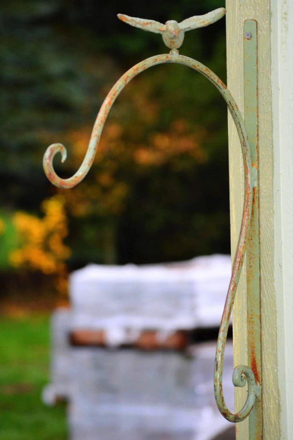 This contains: a metal hook on the side of a building