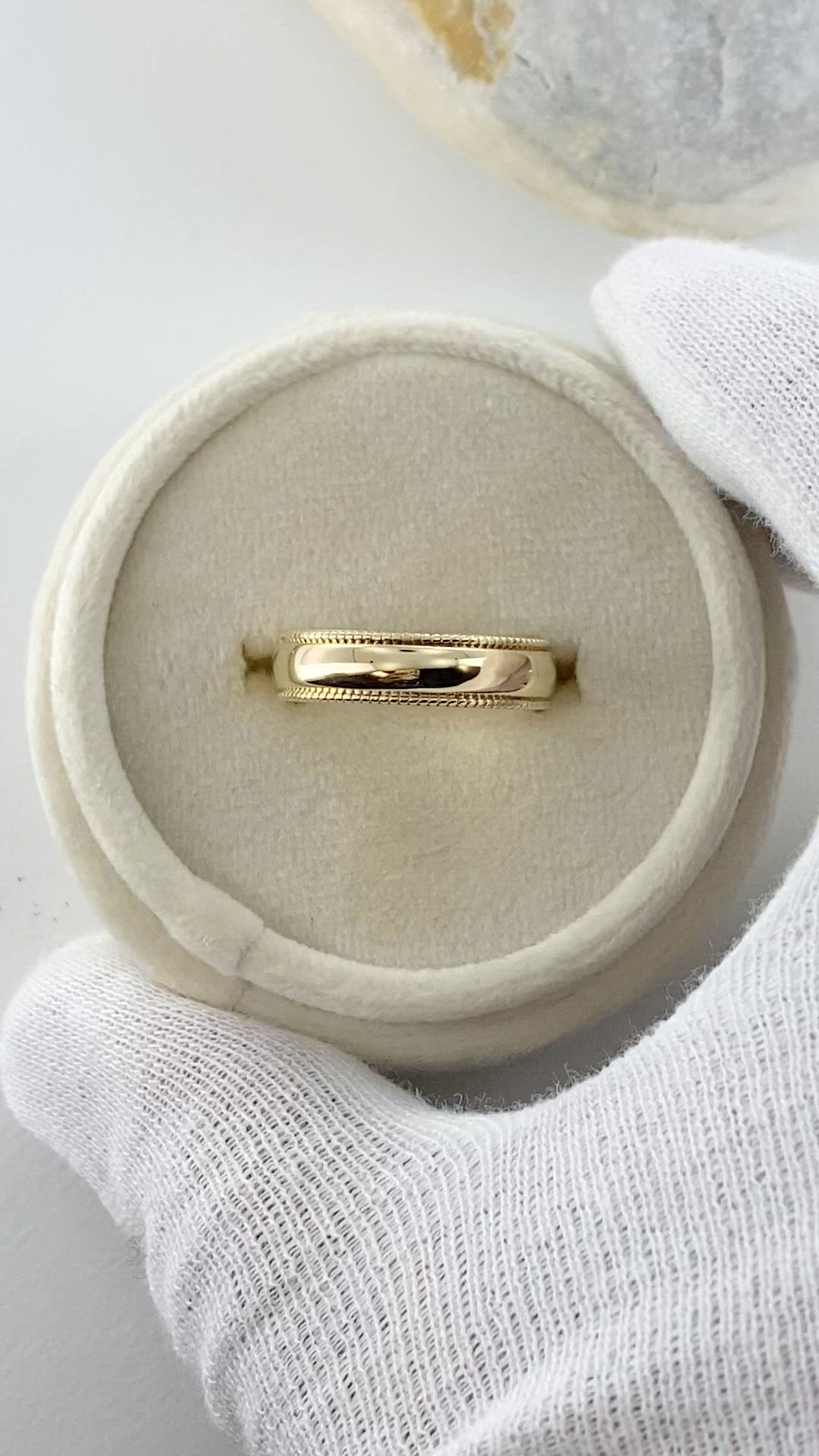 This contains: Mens wedding ring