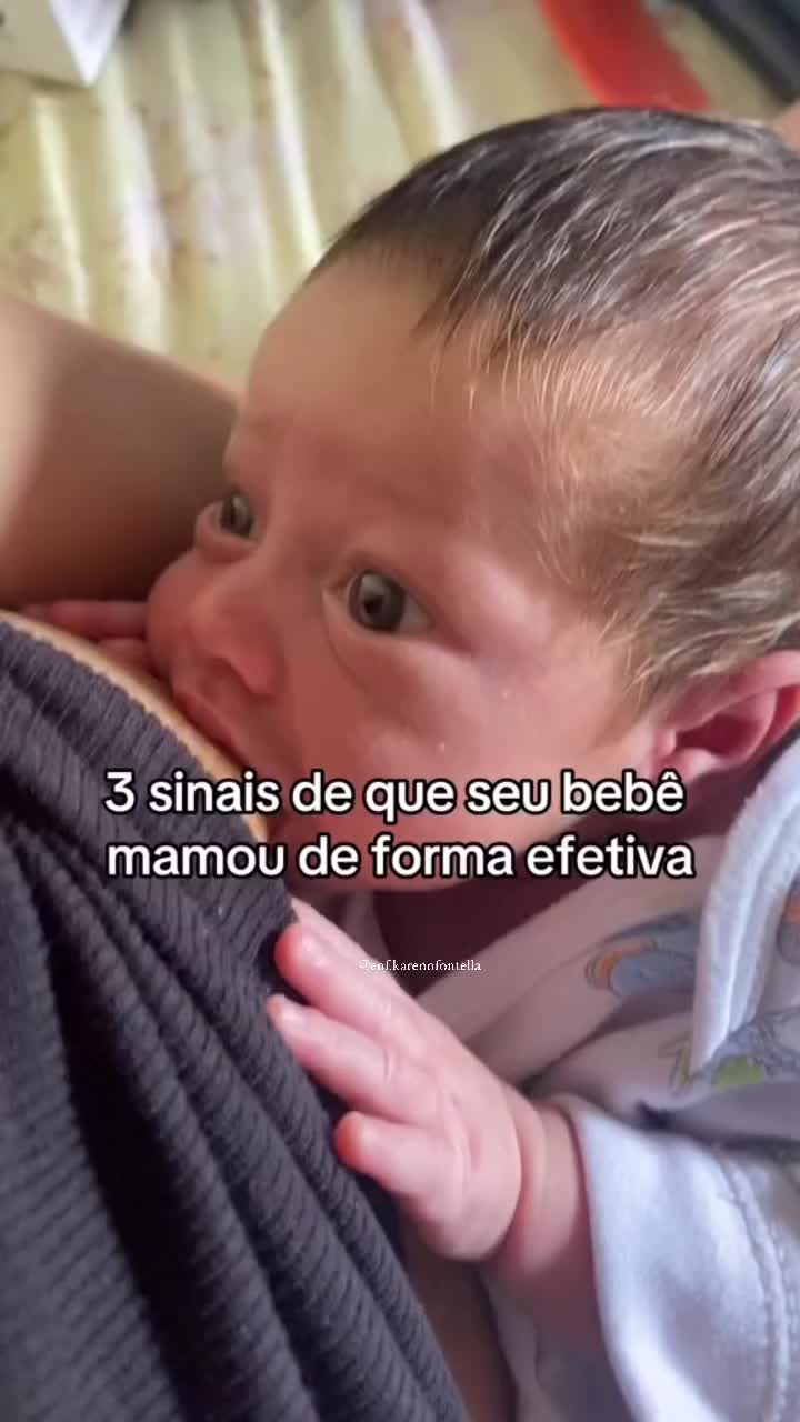 This may contain: a baby laying on top of a woman's lap with the caption that reads, 3 sinas de que seu bebe mam e forma est fetivra