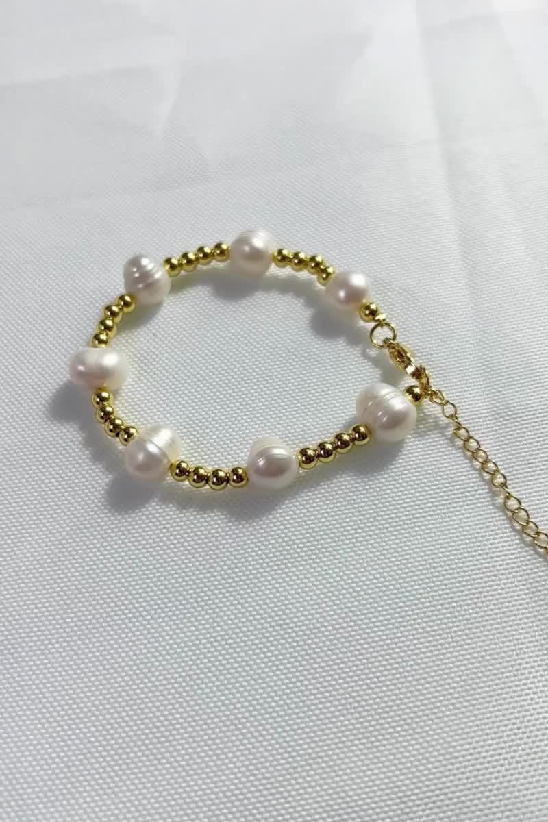 Elegant Gold & White Pearl Bracelet This White Pearl Gold Bracelet is crafted from gold plated beads for a stylish and sophisticated look. The bracelet is lightweight and comfortable, making it perfect for everyday wear. Its timeless design ensures you'll be in style for years to come.