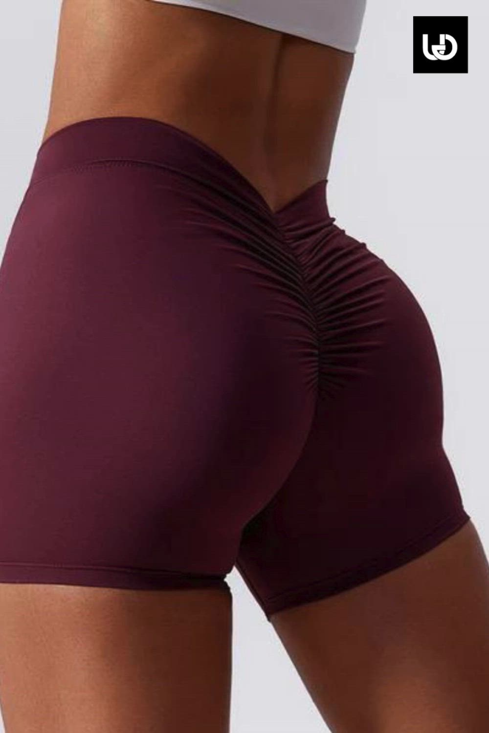 Emma | Short Extra Scrunch Wine Red The model is 1.72 and wears a size M The Emma Short is a stylish and comfortable choice for your active lifestyle. Made from a blend of nylon and spandex, these shorts strike the perfect balance between flexibility and durability. The exact composition of the material is not specified, #emmascrunchie #shortscrunchwinered #redfashion #chicstyle #fashionessentials #accessorizeincolor #wineredelegance #trendyfashion #hairfashion #statementaccessory