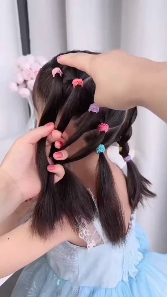 This contains an image of: olha esse penteado fácil e bonito! DIY🥰