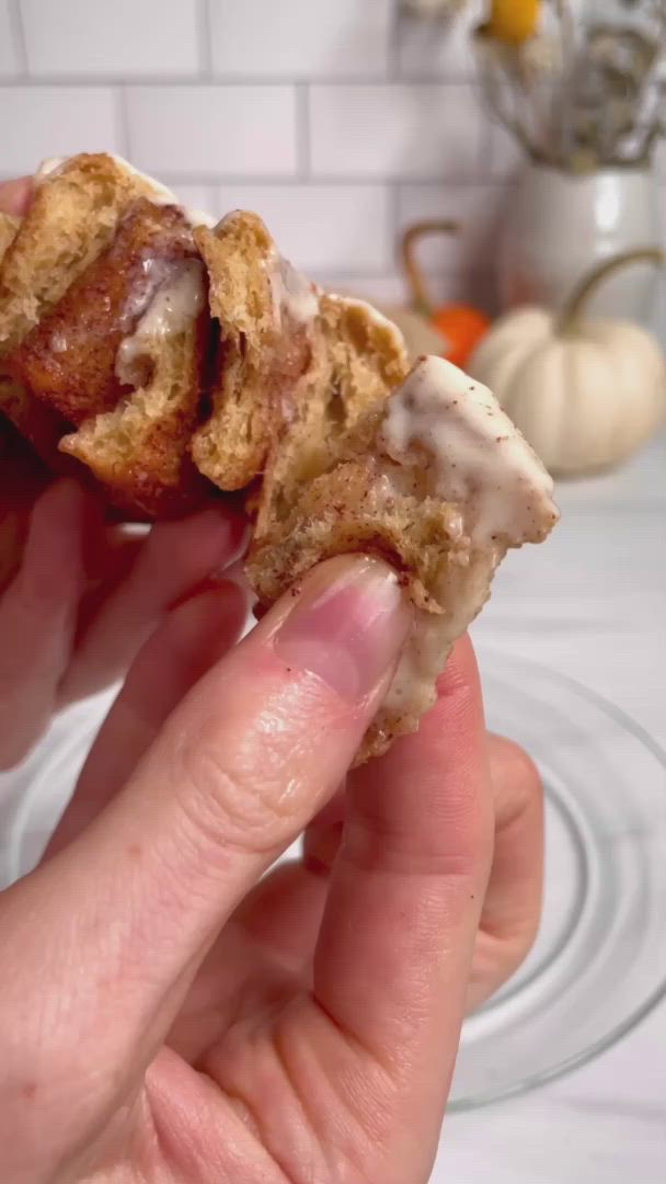 This may contain: the best pumpkin cinnamon rolls recipe