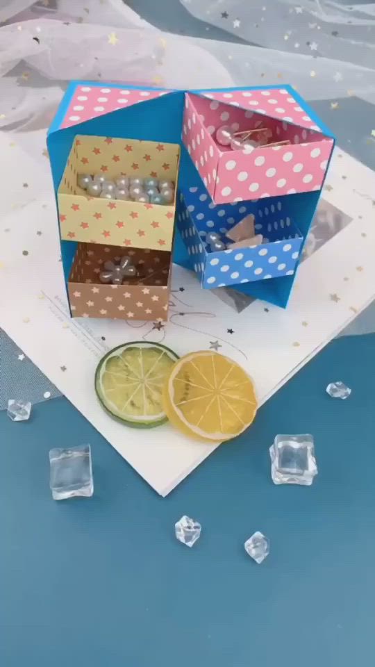 This may contain: the diy stepper box is filled with lemons, lime and ice cubes