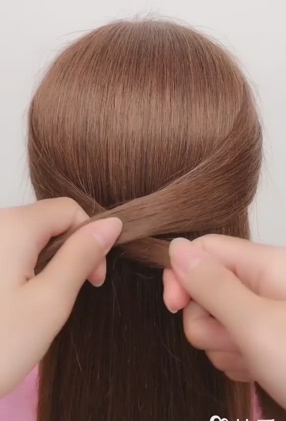 This contains an image of: SUPER EASY HAIRSTYLE IDEAS