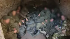 Soldados russos no porão