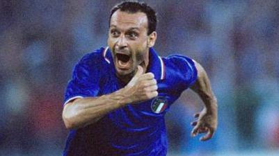 Toto Schillaci's famous Italia '90 goal celebration