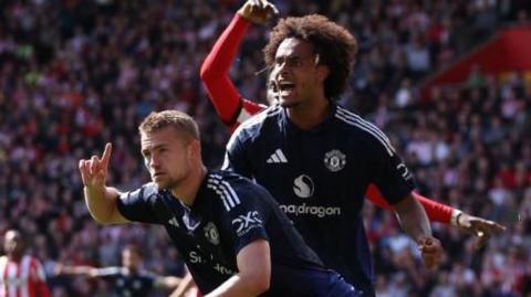 Manchester United players celebrate Matthijs de Ligt's opener at Southampton