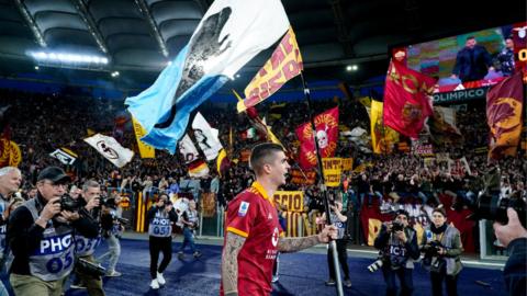 Gianluca Mancini celebrates with Roma fans