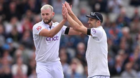 Gus Atkinson and Mark Wood celebrate a wicket v Sri Lanka