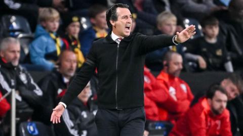 Aston Villa manager Unai Emery shouts instructions at his players