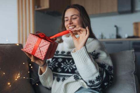 Women unwraps gift