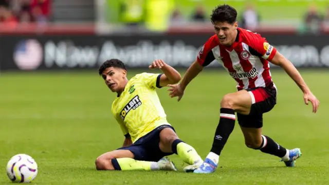 Christian Norgaard battles for possession with Mateus Fernandes during Brentofrd's 3-1 win over Southampton