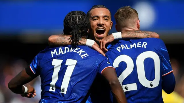 Malo Gusto, Noni Madueke and Cole Palmer of Chelsea celebrate