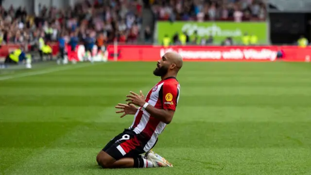  Bryan Mbeumo of Brentford celebrates