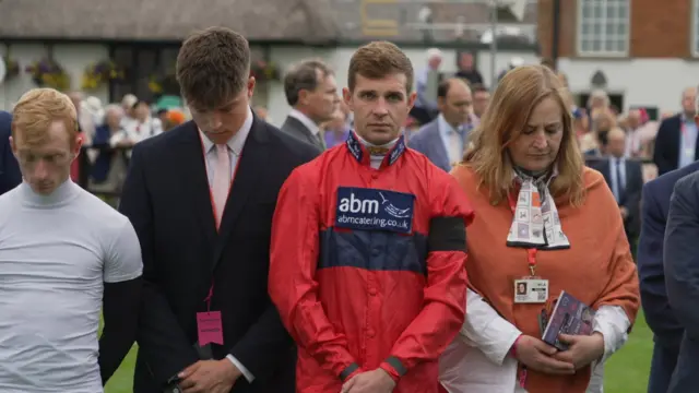 Jockeys pay tribute at Newmarket