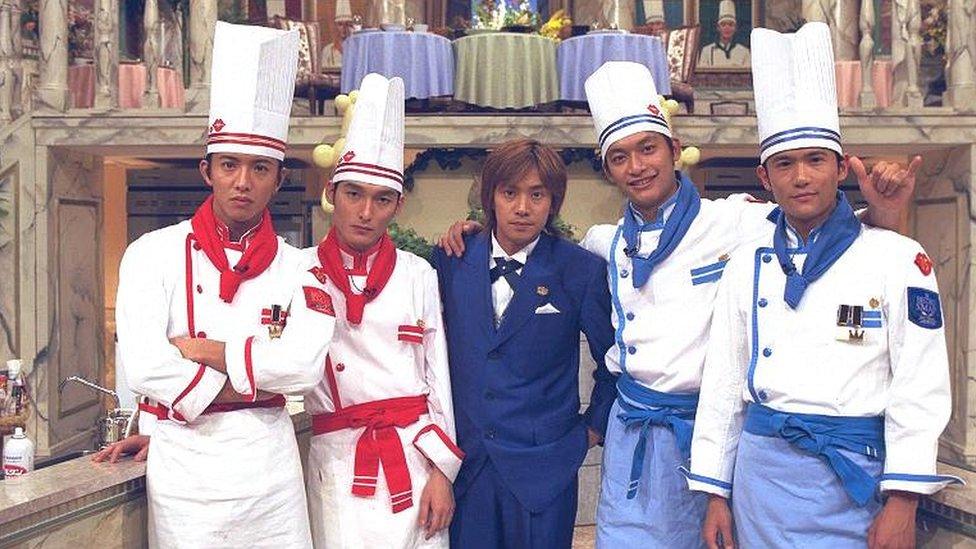 SMAP, in their cooking gear