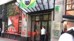 Embaixada brasileira após protesto