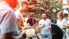 Amigos reunidos em festa