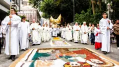 Procissão de Corpus Christi na cidade de Florianópolis, sul do Brasil, em 2016