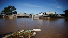 Casa tomada pela água em enchente no Rio Grande do Sul