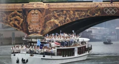 Barco no rio Sena na abertura da Olimpíada 