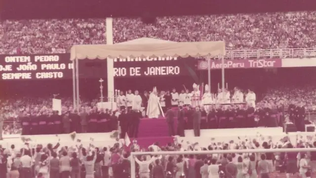 Ordenação do padre Silas Vianna durante evento no Maracanã