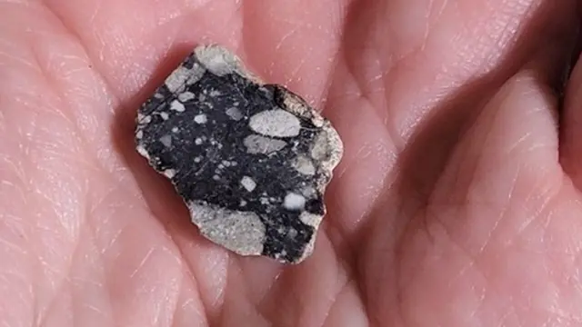 Pedaço de fragmento de rocha lunar
