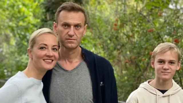 Alexei Navalny em Berlim com a esposa Yulia e o filho Zakhar