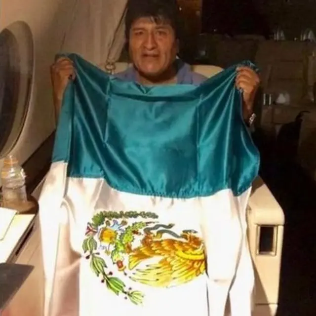 Evo em um avião mexicano