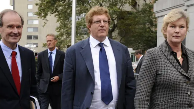 Guy Hands com sua mulher, Julia, e seu advogado, David Boies (esq.) em 2010 em Manhattan