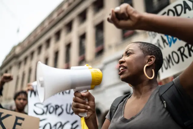 Mulher em protesto