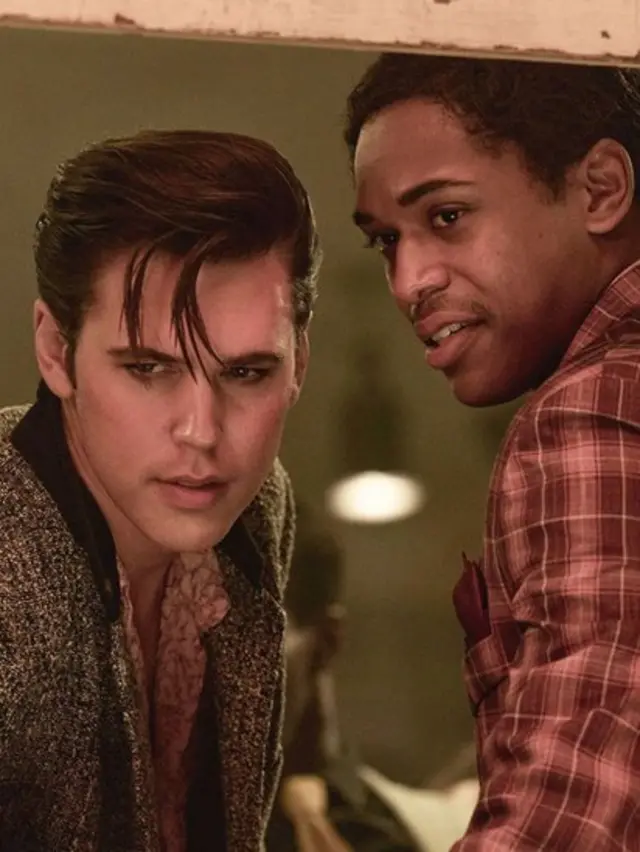 Cena do filme 'Elvis', com Austin Butler (Elvis) e Kelvin Harrison (BB King)