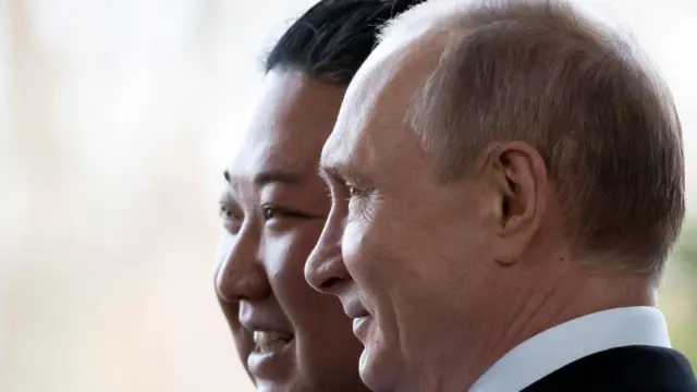 Kim Jong-un e Vladimir Putin em Vladivostok em 2019