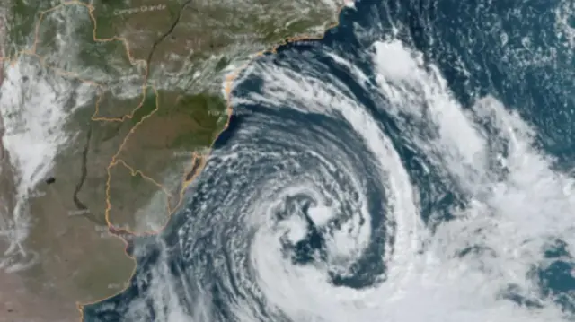 Imagem de ciclone extratropical próximo à costa do RS