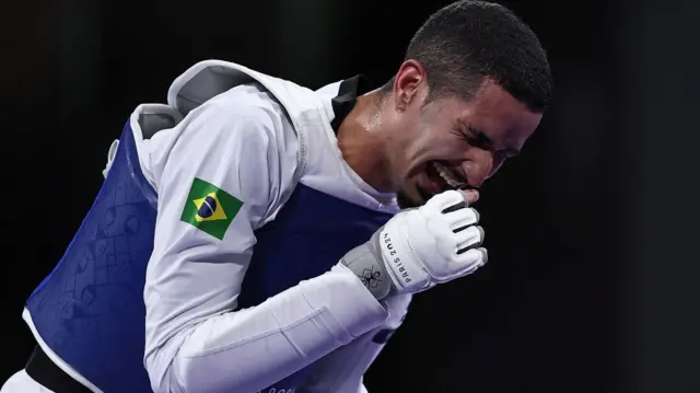 Edival Pontes comemora medalha de bronze na Olimpíada de Paris