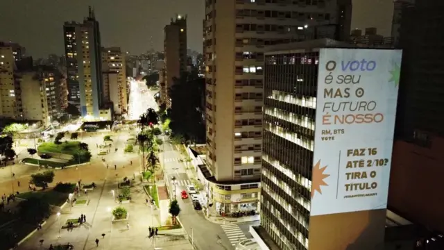 Projeção do Army Help the Planet em São Paulo