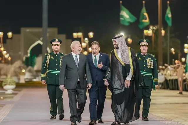 Lula e príncipe herdeiro saudita Mohammed bin Salman